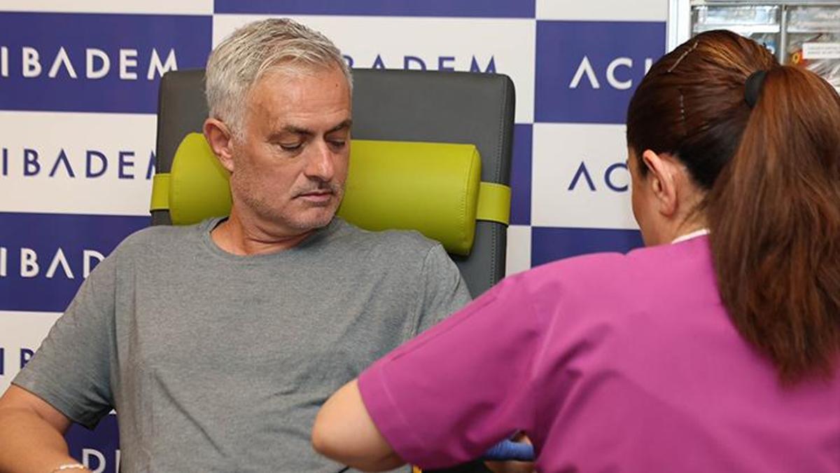 Fenerbahçe'de Mourinho, ekibi ve oyuncular sağlık kontrolünden geçti