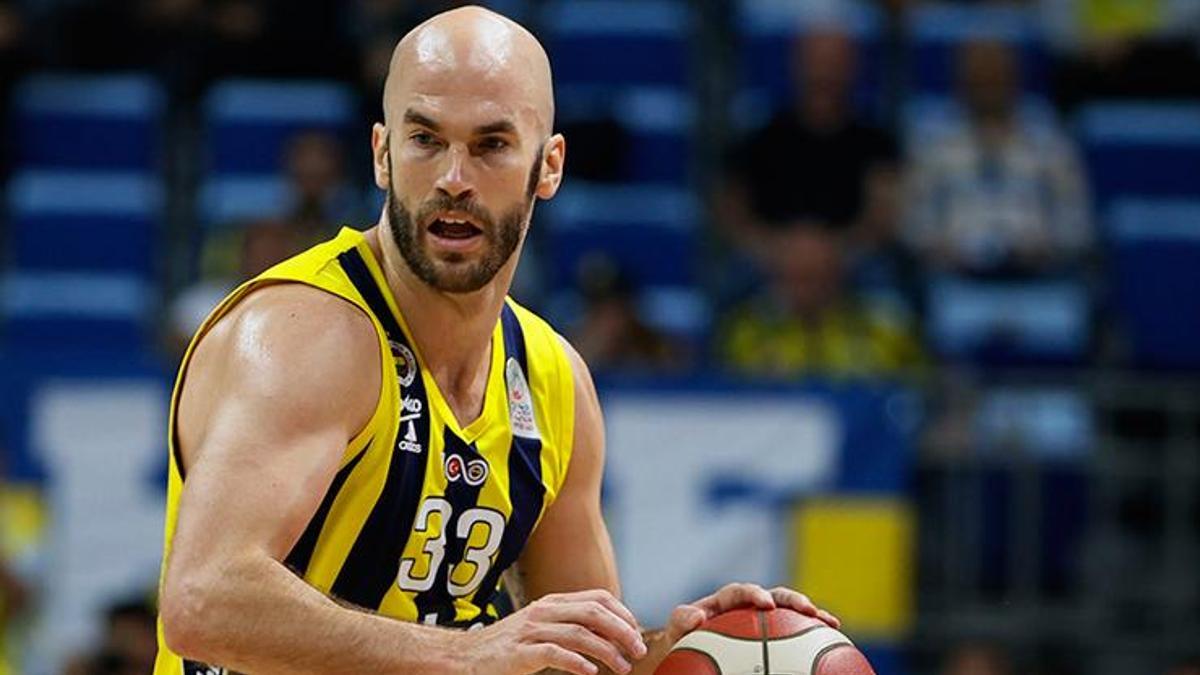 Fenerbahçe'den ayrılan Nick Calathes yeni takımına imzayı attı