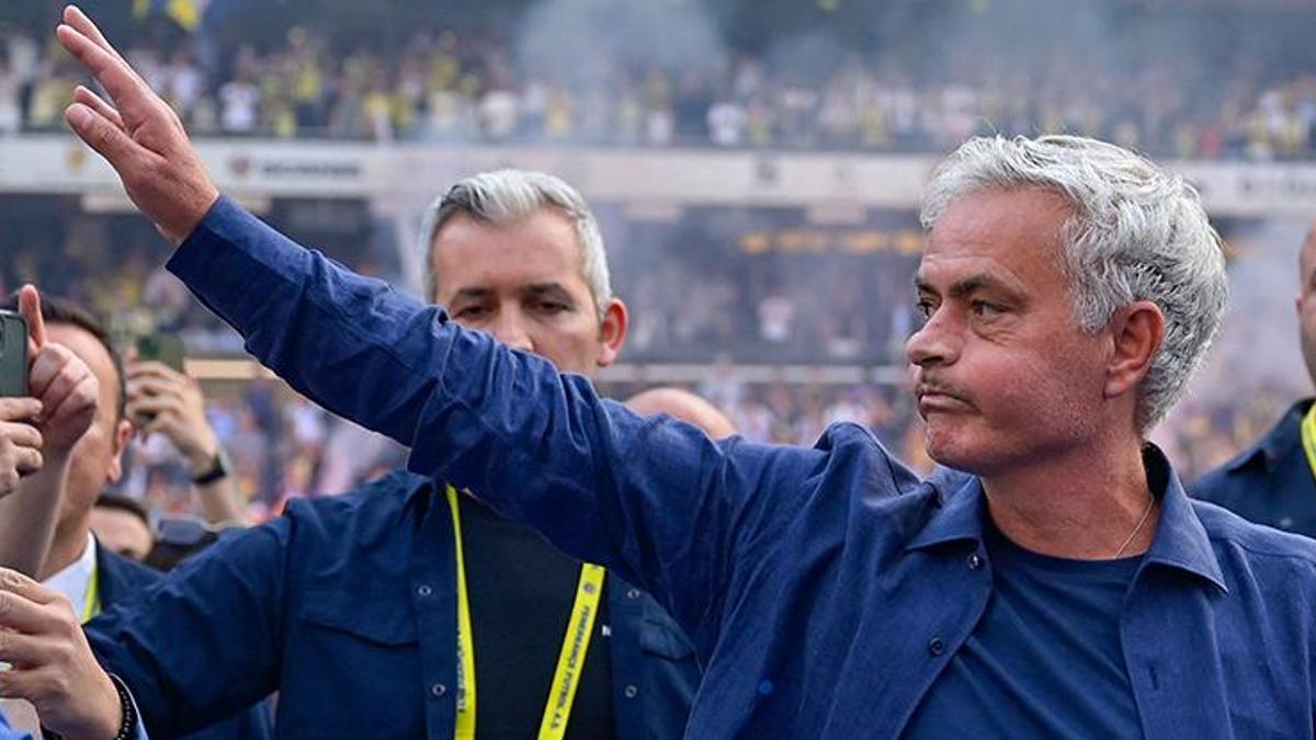 Fenerbahçe'den ses getiren Mourinho paylaşımı!