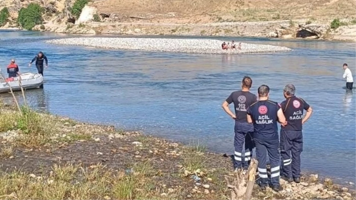 Gittikleri piknik sonları oluyordu! Baraj kapakları açılınca nehir ortasında mahsur kaldılar