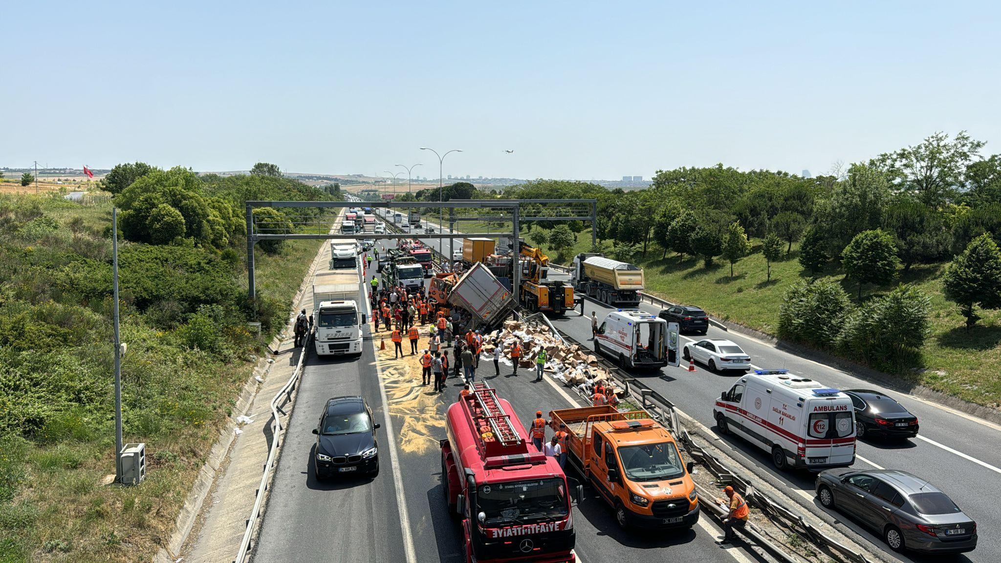 İstanbul Çatalca'da iki kamyon çarpıştı