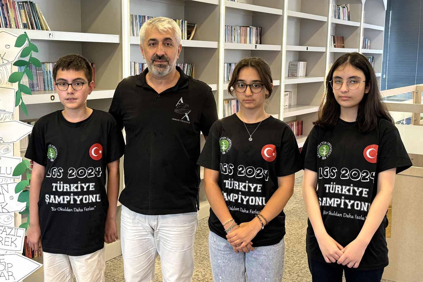 İstanbul'da aynı okuldaki 3 öğrenci LGS'de tam puan aldı