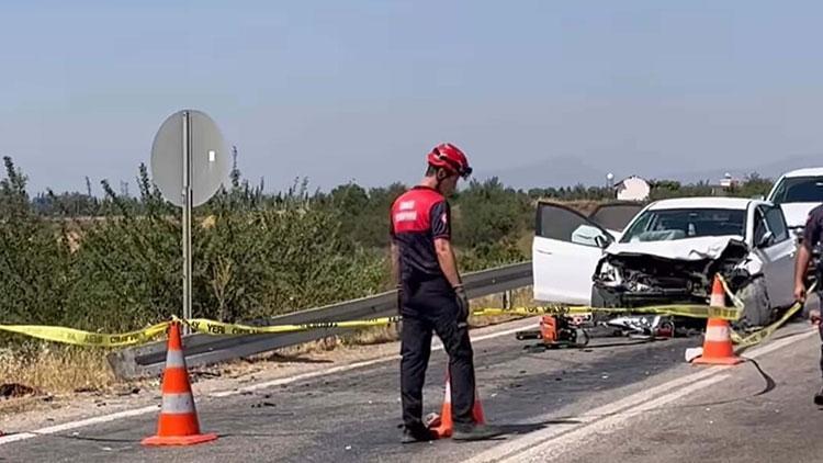 İzmir'de iki otomobil çarpıştı; karı- koca öldü, 7 yaralı