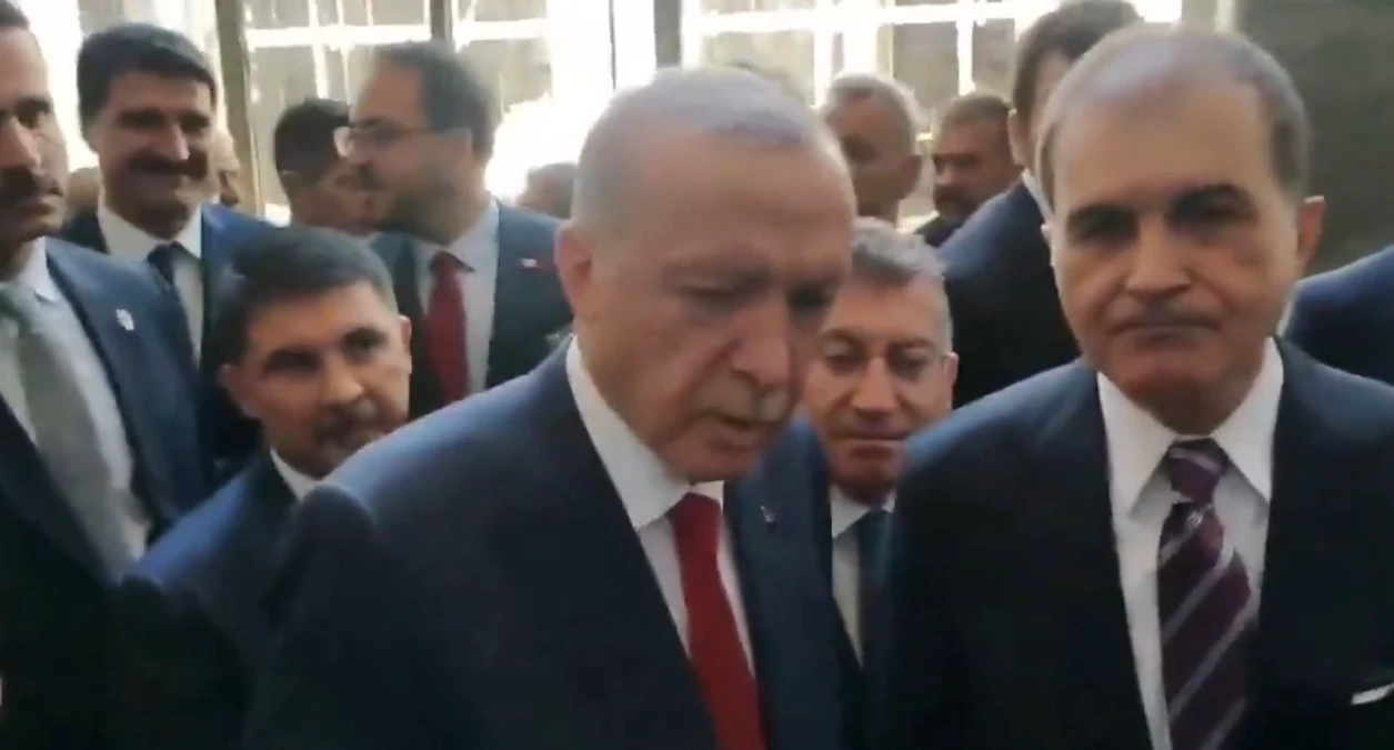 Kadın muhabirin ojeleri Cumhurbaşkanı Erdoğan'ı şaşırttı: Ben mi rüyadayım?