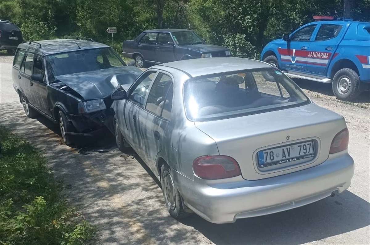 Karabük'ün Ovacık ilçesinde otomobil çarpışması: 1 yaralı