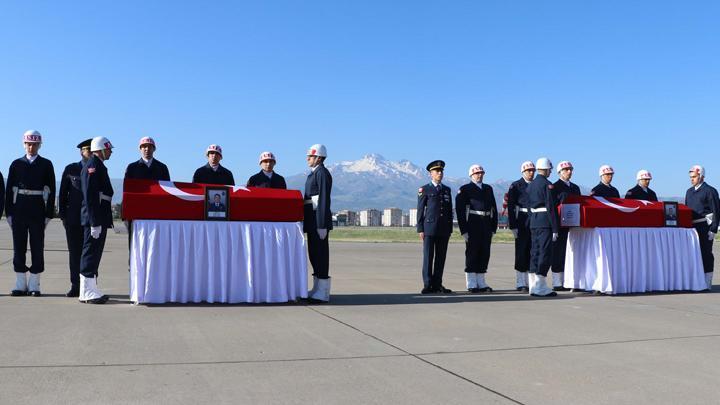 Kayseri'de düşen eğitim uçağında şehit olan 2 pilot için askeri tören