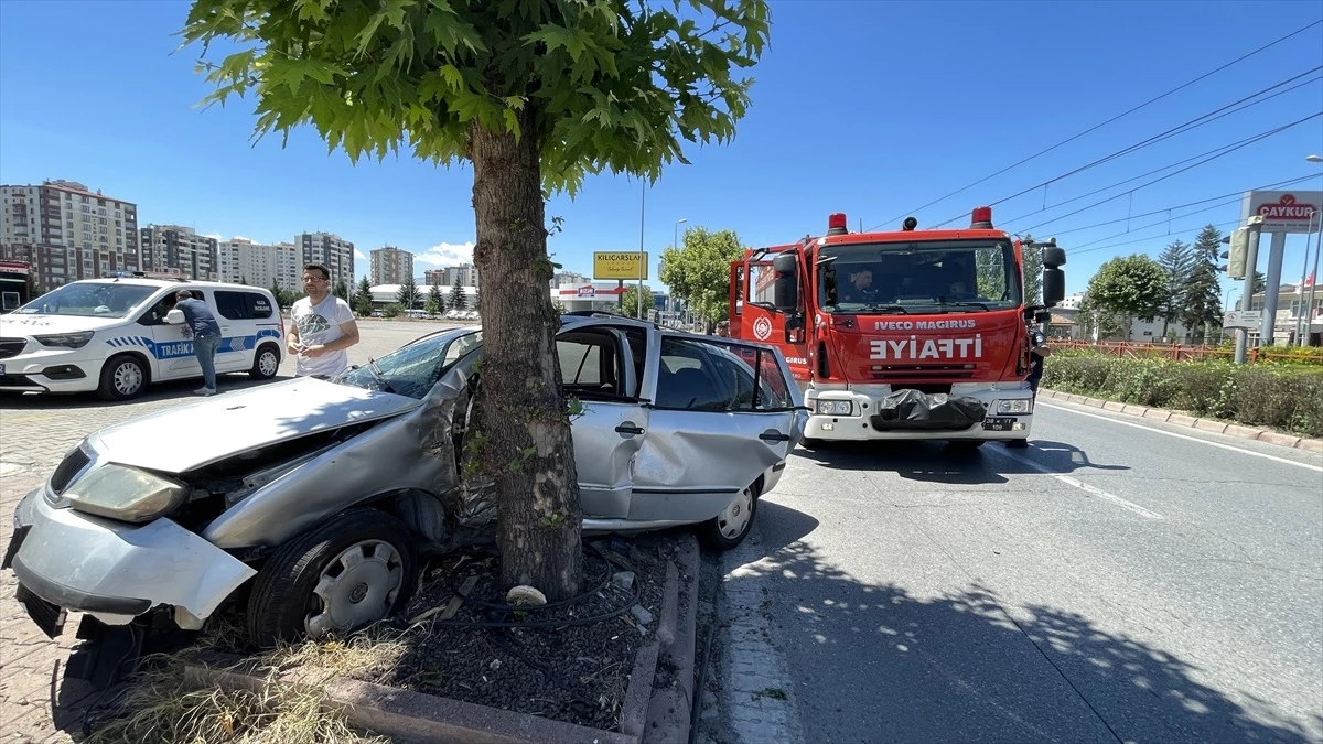 Kayseri'de Kurban Kesmeye Giderken Kaza: Sürücü Yaralandı