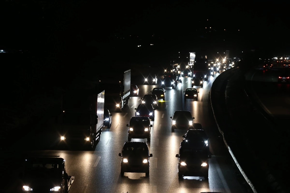 Kurban Bayramı tatilinde İstanbul-İzmir Otoyolu'nda trafik yoğunluğu devam ediyor