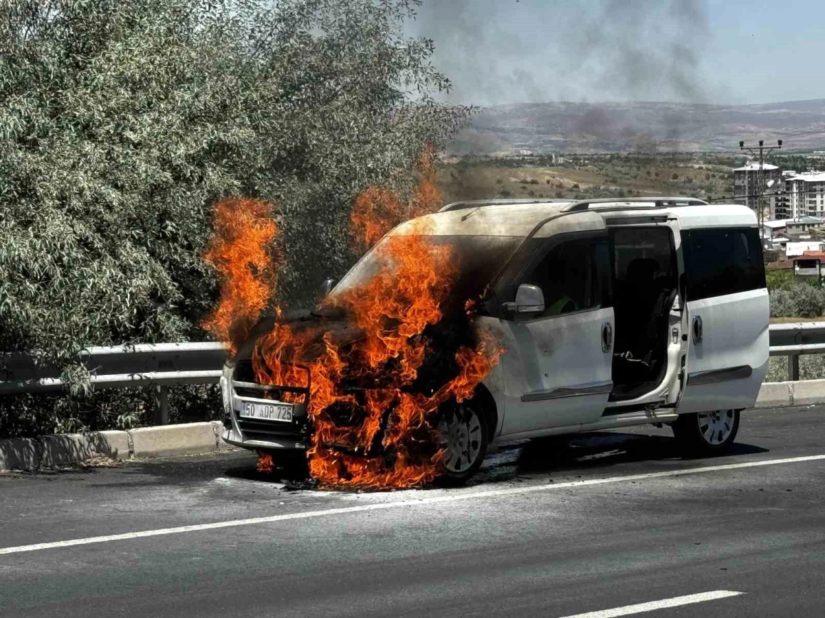 Nevşehir'de tamir edilen araç alevlere teslim oldu