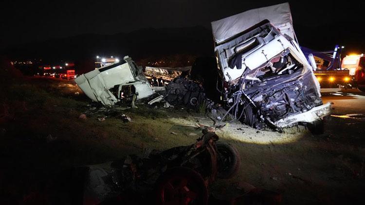 Niğde'de zincirleme trafik kazası: 3 ölü, 4 yaralı