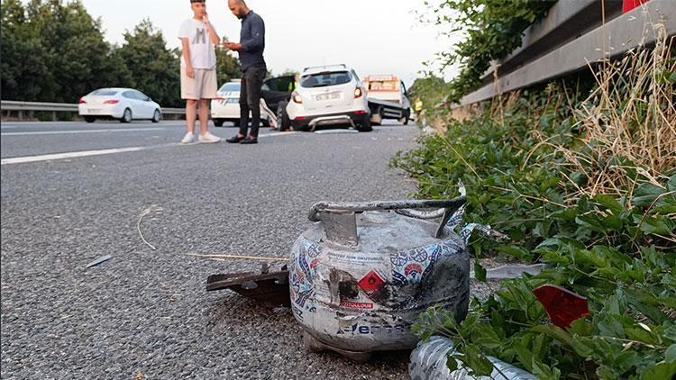 Otoyola düşen piknik tüpü kazaya neden oldu; 1 ölü, 3 yaralı