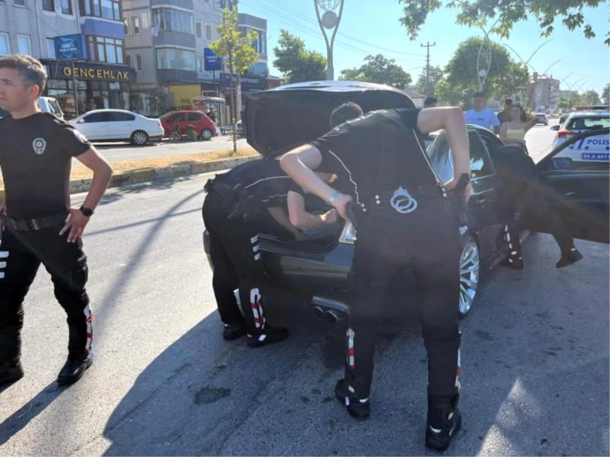 Sakarya'da yapılan denetimlerde 7 motosiklet ve 1 araç trafikten men edildi