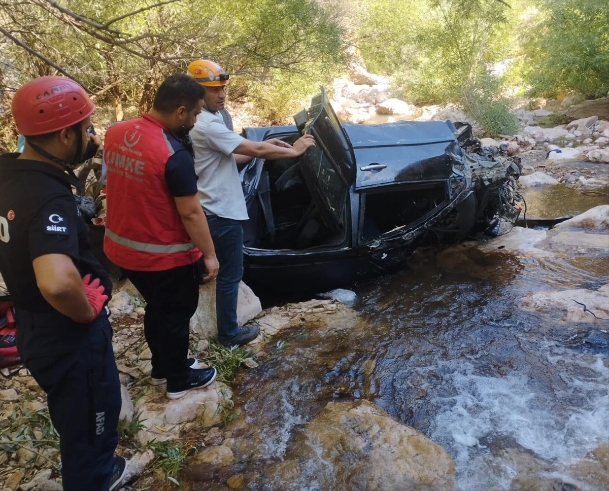 Siirt'te Otomobil Dereye Devrildi: Sürücü Hayatını Kaybetti