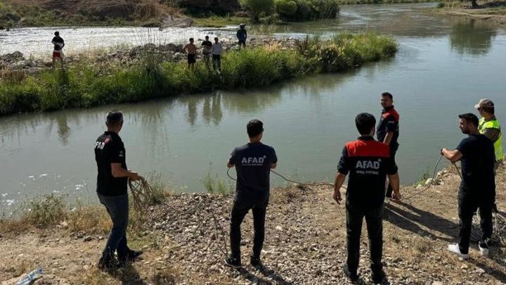 Siirt'te piknik yaparken mahsur kaldılar... AFAD ekipleri kurtardı