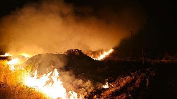 Şırnak'taki anız yangını, rüzgarın etkisiyle yeniden başlayıp 7 köyü etkiledi: Müdahale sürüyor