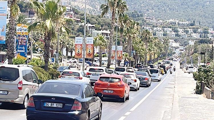 Tatilciler dönüşe geçti! Bu kez sahillerden İstanbul’a akın