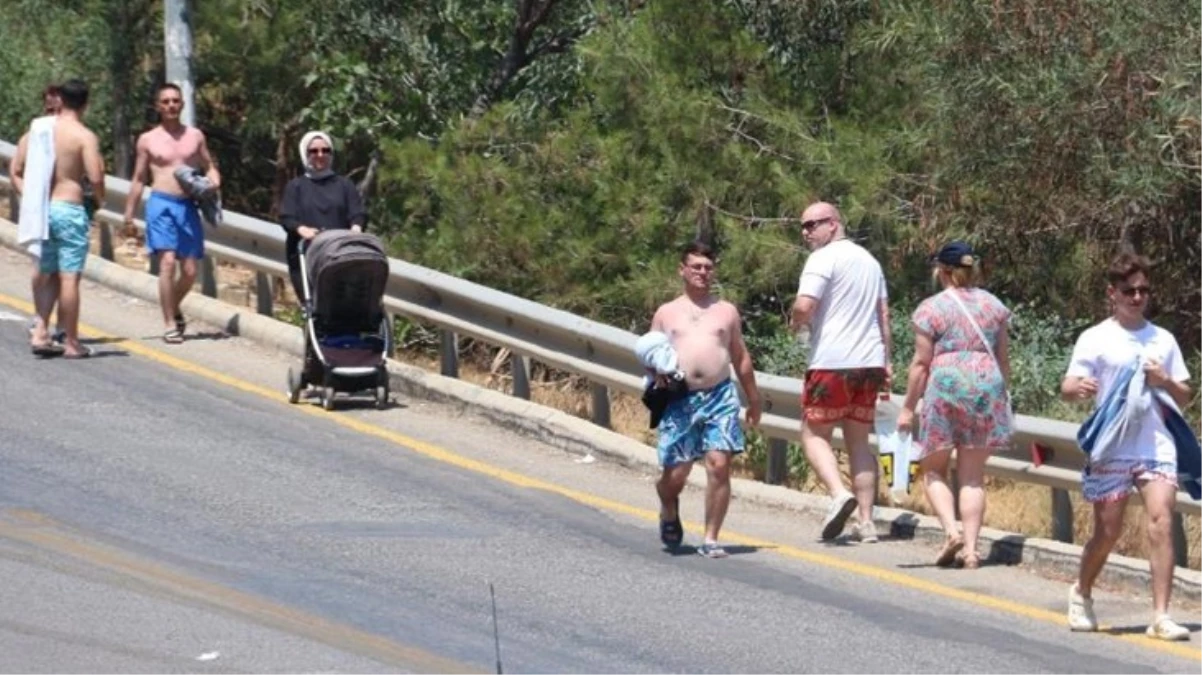 Tatilciler Ölüdeniz'e Ulaşmak İçin Kilometrelerce Yürüdüler