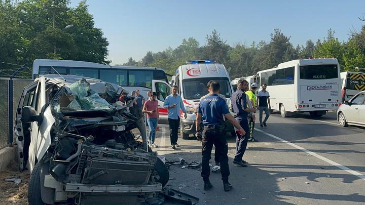 Tekirdağ'da feci kaza! İşçi servisi ile minibüs çarpıştı: 2 can kaybı, 9 yaralı