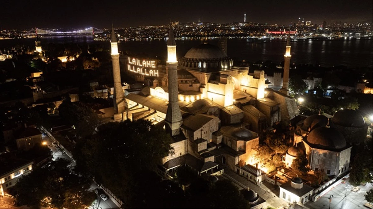 90 bin camide 15 Temmuz şehitleri için sela okundu