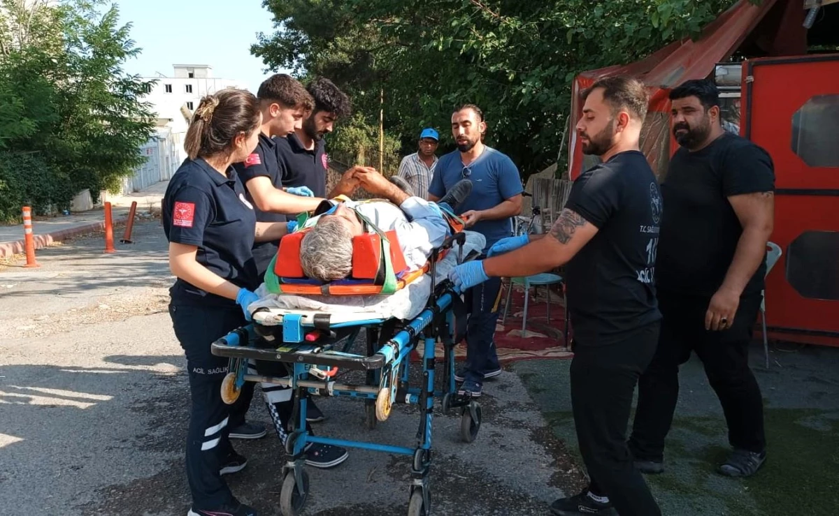 Adıyaman'da Otomobil ve Otobüs Çarpışması: 3 Yaralı