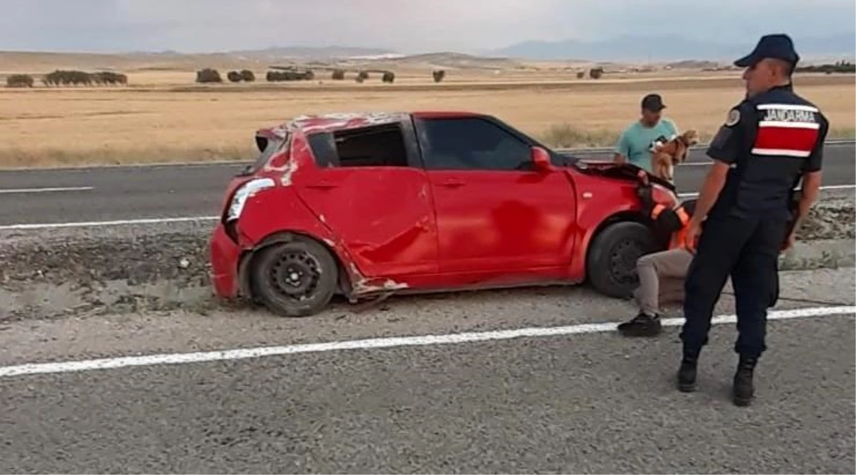 Aksaray'da Kaza Sonrası Hurdaya Dönen Otomobildeki Sürücü ve Köpeği Kurtuldu