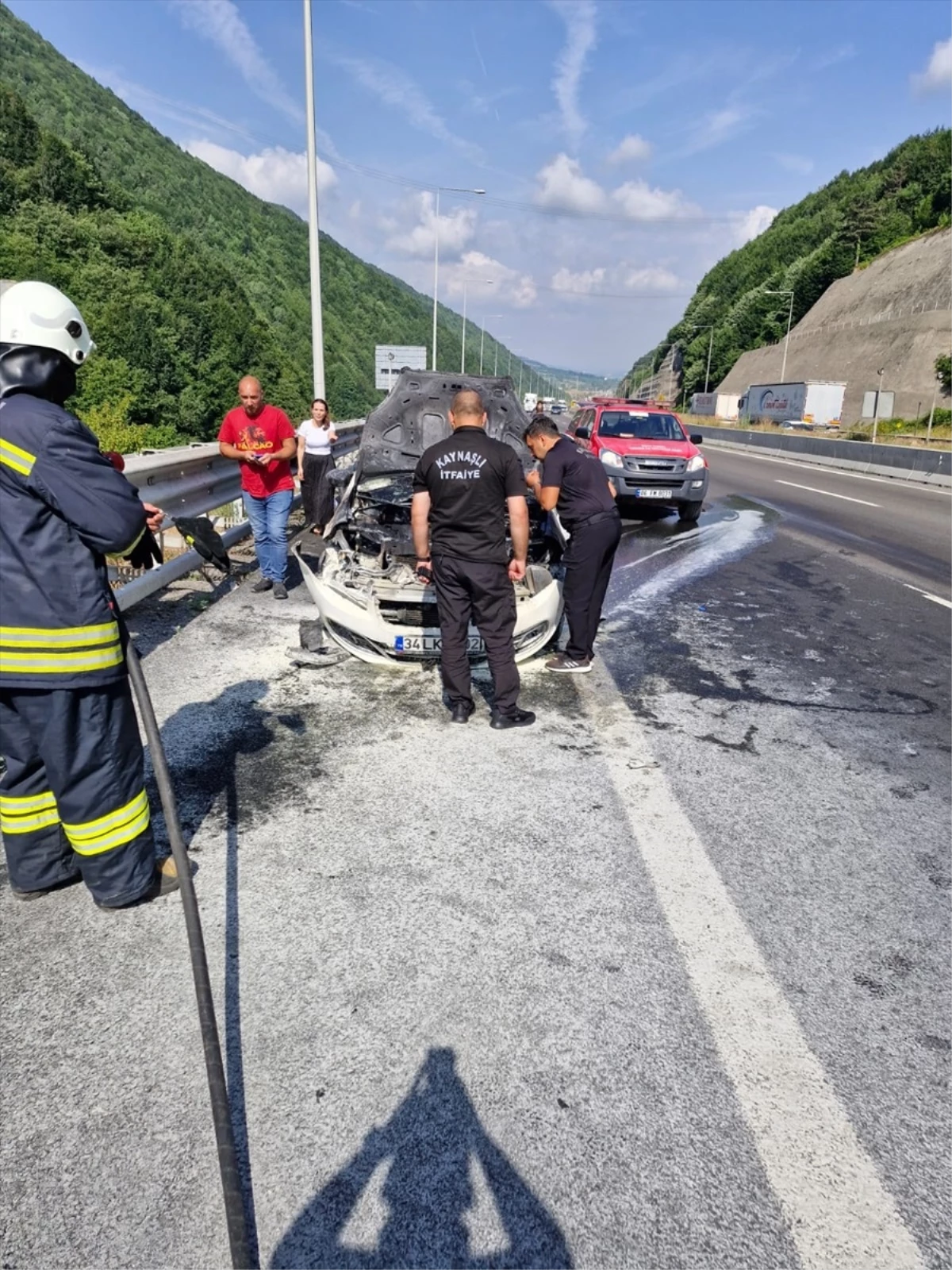 Anadolu Otoyolu Bolu Dağı geçişinde araç yangını