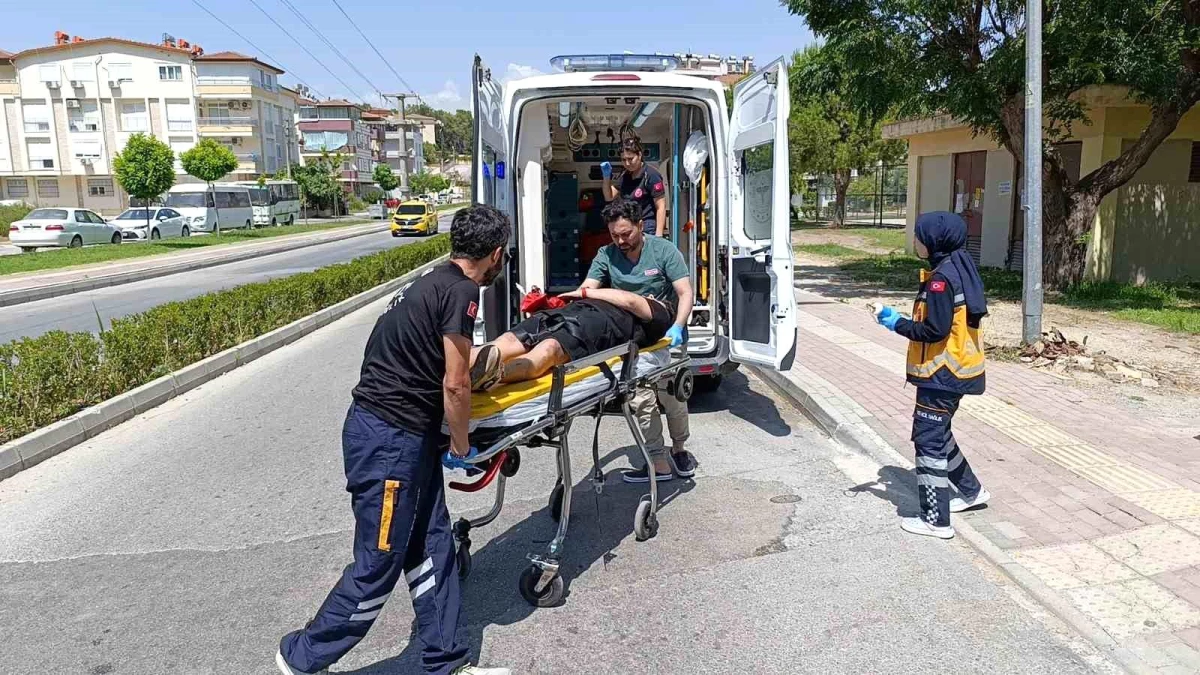 Antalya'da otomobil ile motosiklet çarpıştı, sürücü yaralandı