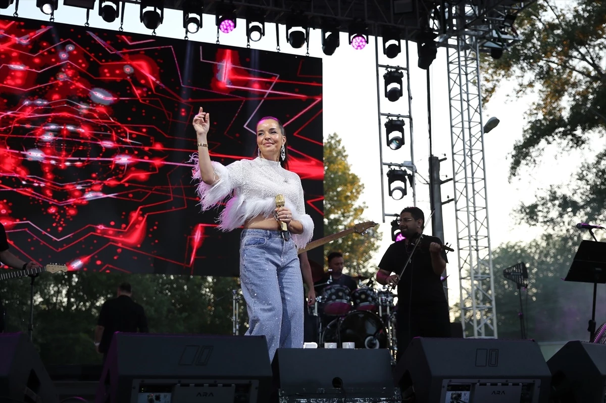 Bengü, Kırkpınar Yağlı Güreşleri Festivali'nde konser verdi