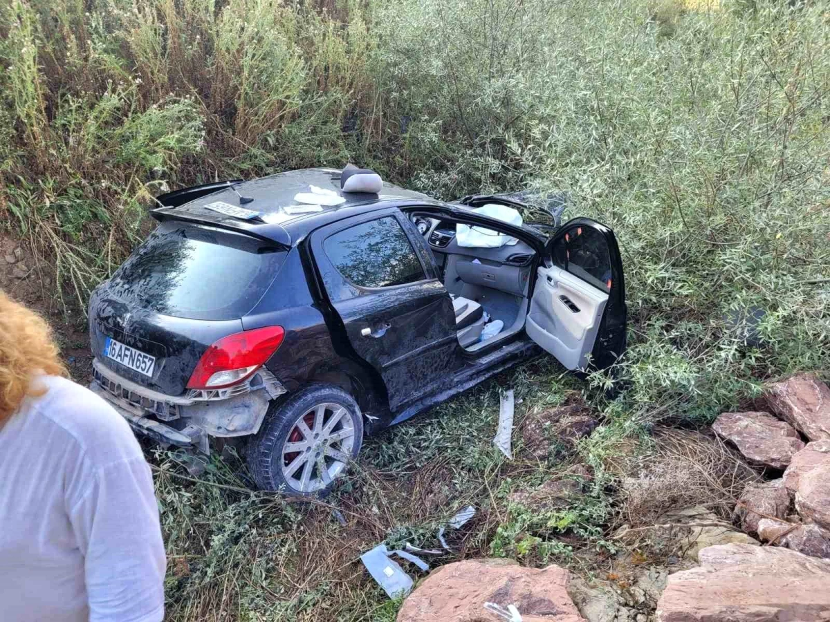 Çorum'da yağışlı hava nedeniyle otomobil uçuruma yuvarlandı, sürücü hayatını kaybetti