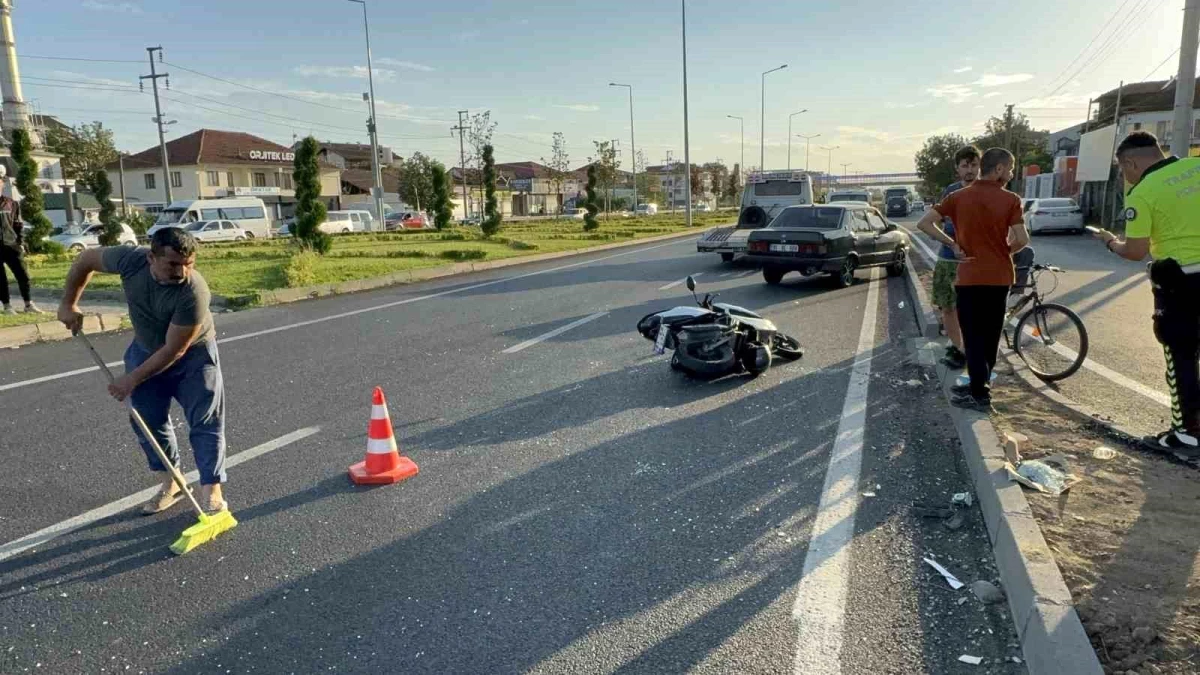 Düzce'de otomobil-motosiklet kaza: 3 kişi yaralandı