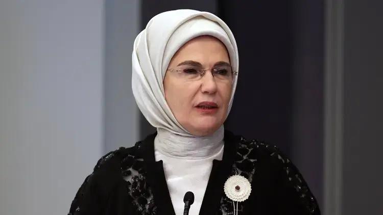 Emine Erdoğan, NATO Zirvesi'nde lider eşleri ile bir araya geldi