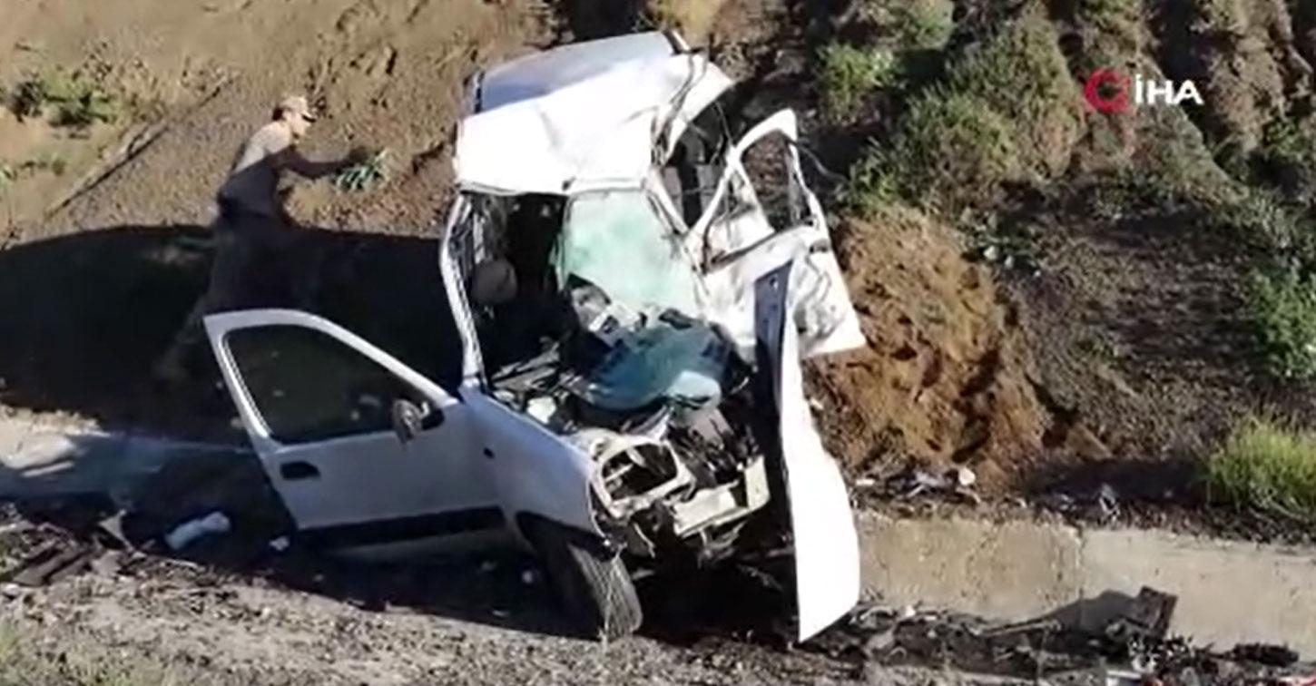 Erzurum'da feci kaza! Ambulans ve otomobil çarpıştı: 4 ölü, 1 yaralı