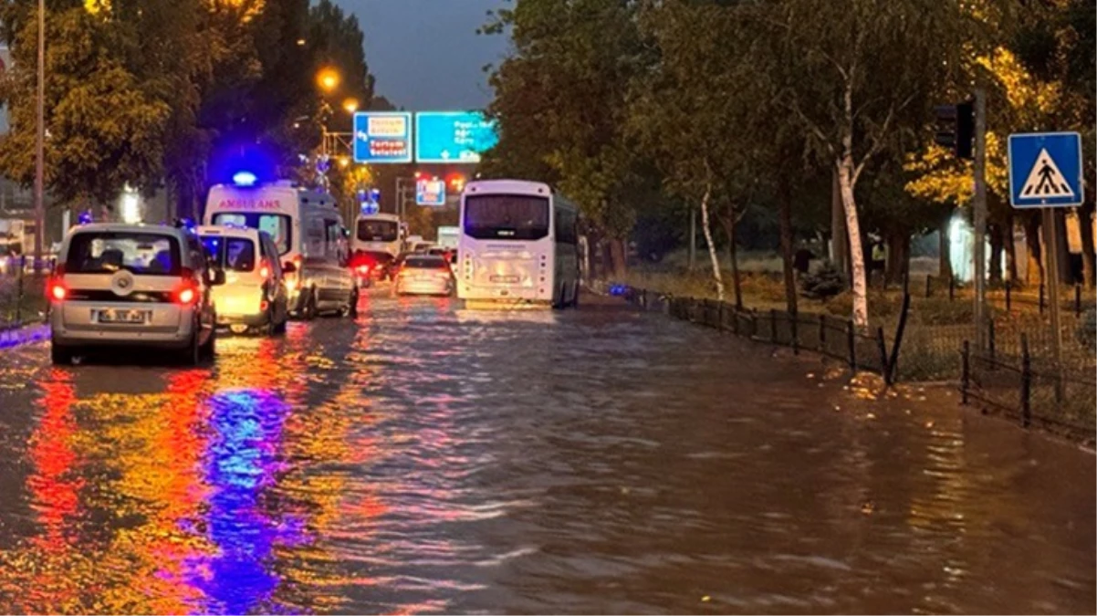 Erzurum'u şiddetli sağanak vurdu! Yolları sel götürdü, evleri su bastı