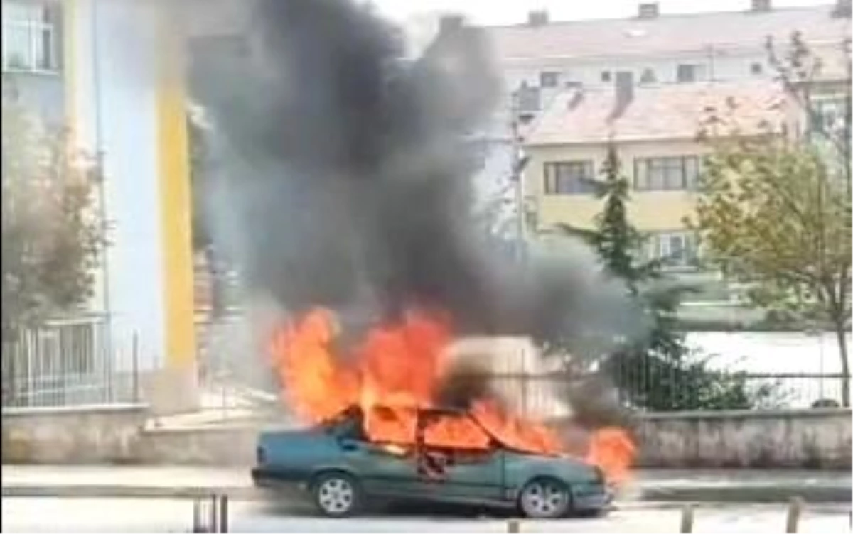 Eskişehir'de park halindeki otomobilde yangın çıktı