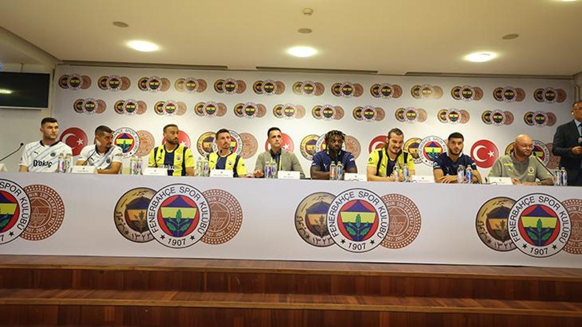 Fenerbahçe'de yeni transferler için imza töreni düzenlendi! Yıldız isimlerden dikkat çeken açıklamalar