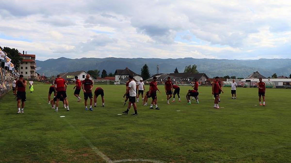 Göztepe ısınma, koordinasyon ve pas çalıştı