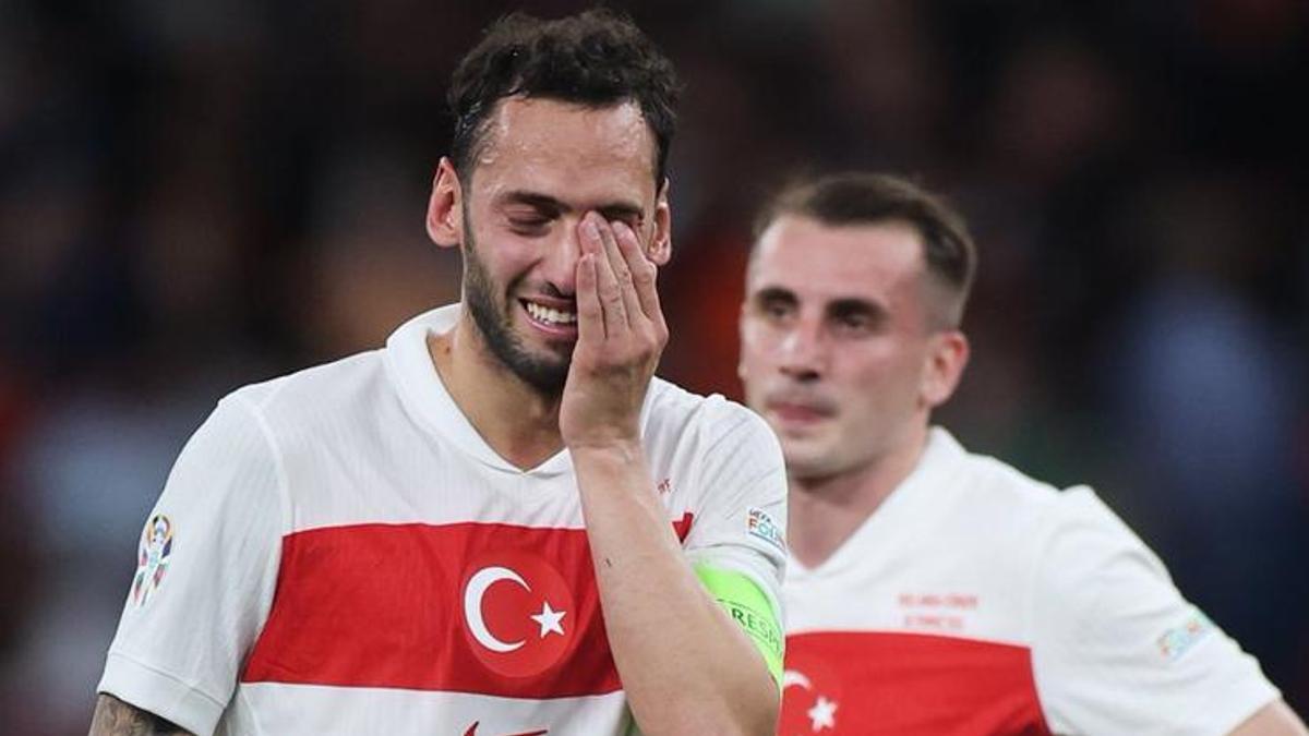 Hakan Çalhanoğlu'ndan maç sonu kahreden itiraf! 'Keşke geri çekilmeseydik'