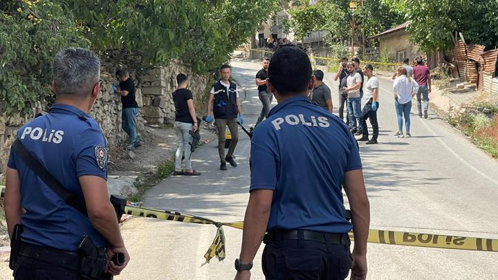 Hakkari'de korkunç olay! Evine misafir olarak gelen babasını öldürdü, kardeşini ağır yaraladı