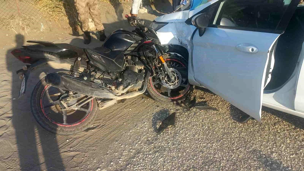 Hatay'da otomobil ile motosikletin çarpışması sonucu 1 kişi ağır yaralandı