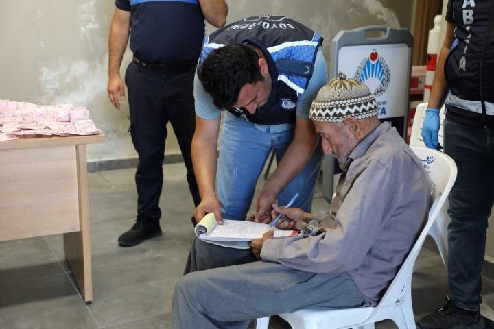 Hataylı dilencinin üzerinden çıkan para şaşırttı