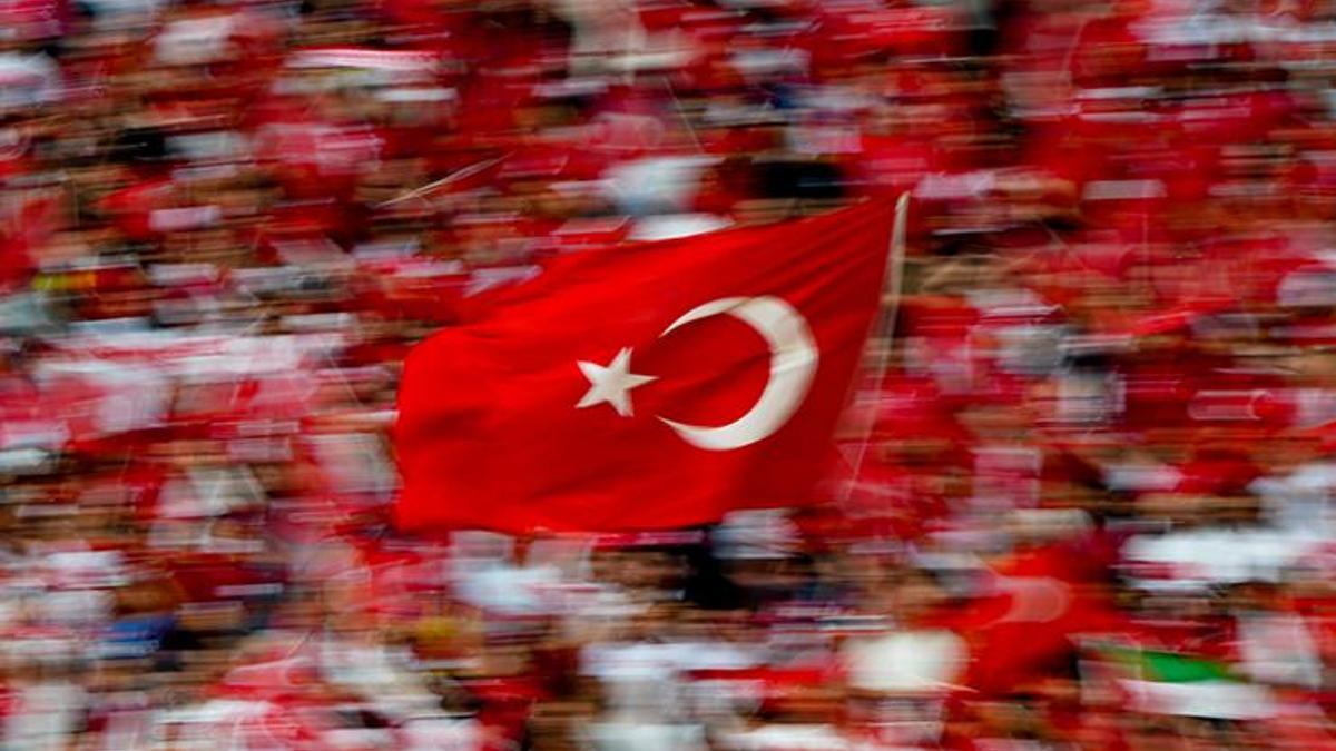 Hollanda - Türkiye maçı öncesi Almanya'dan peş peşe flaş kararlar!