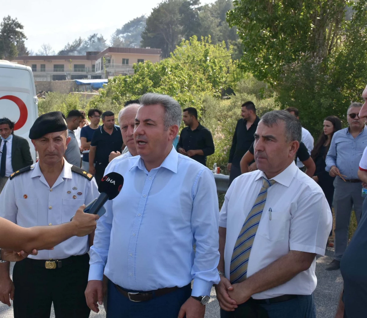 İzmir'de çıkan orman yangınında 2 mahalle boşaltıldı