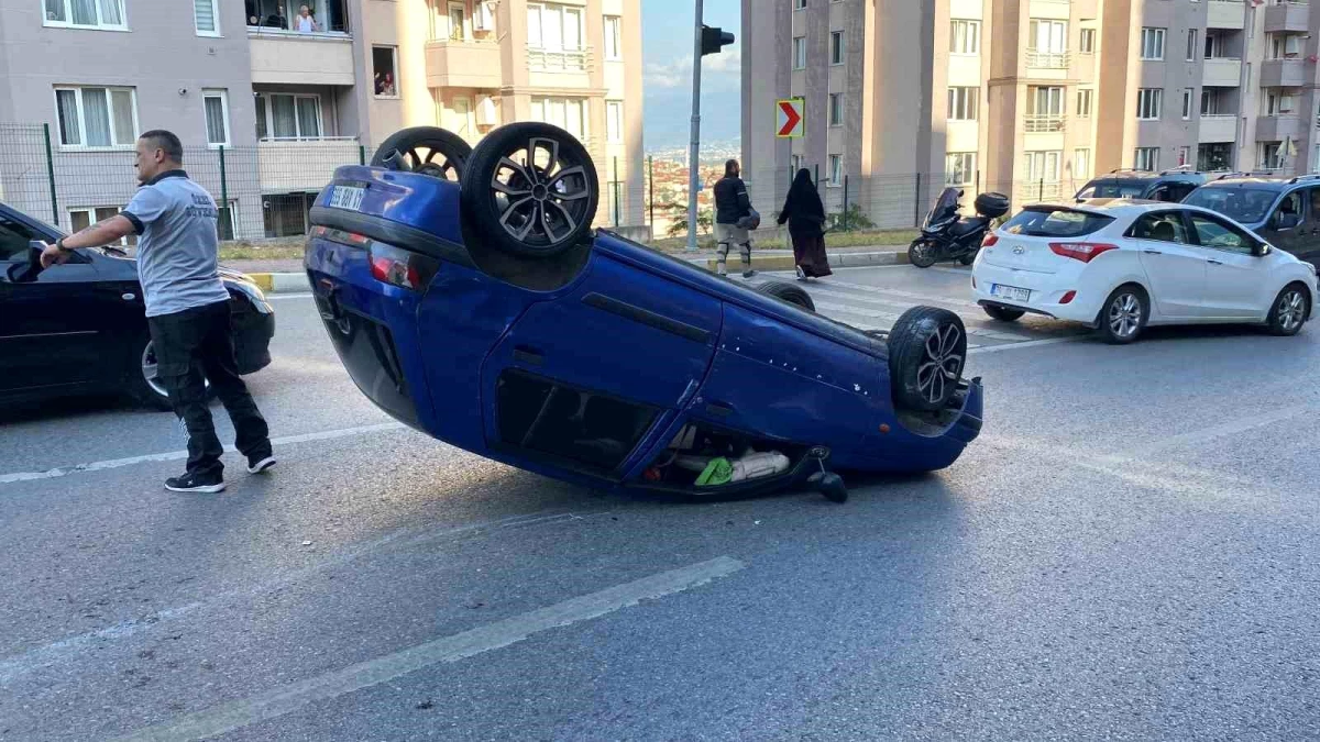 İzmit'te Kontrolü Kaybeden Otomobil Takla Attı: Çift ve Bebek Yaralandı