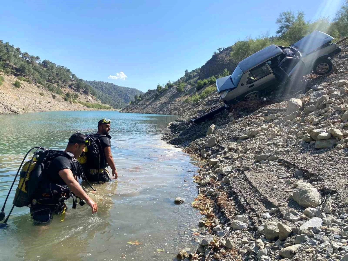 Kahramanmaraş'ta El Freni Unutulan Otomobil Baraj Gölüne Düştü