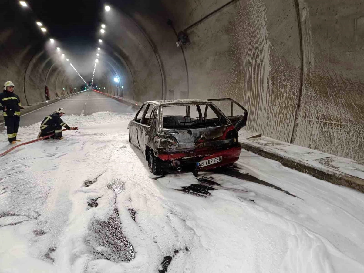 Kahramanmaraş'ta Otomobil Alev Aldı