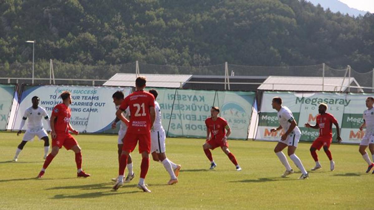 Konyaspor Almere City'yi yendi