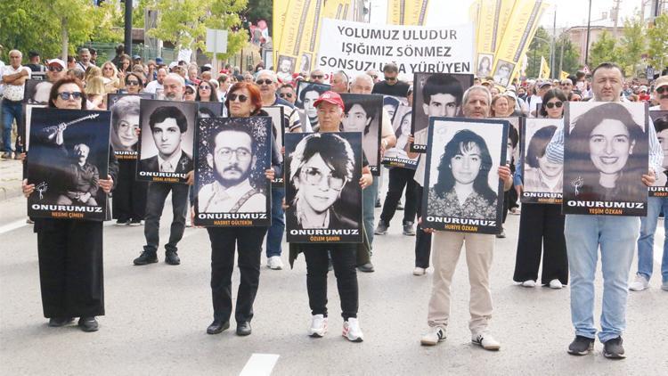 Madımak ateşi hâlâ yakıyor... 31. yıl karanfili