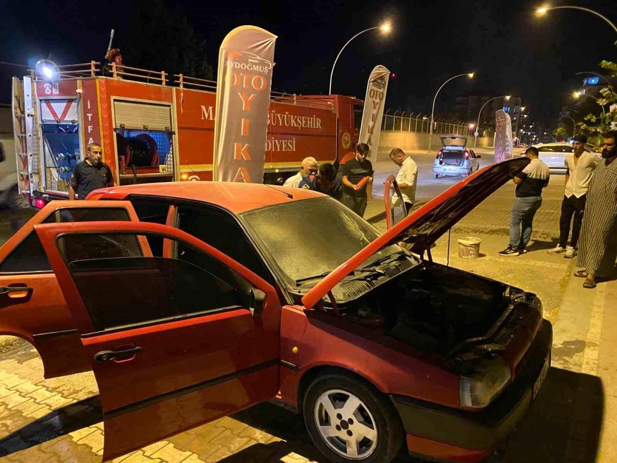 Malatya'da Otomobil Yangını İtfaiye Tarafından Söndürüldü