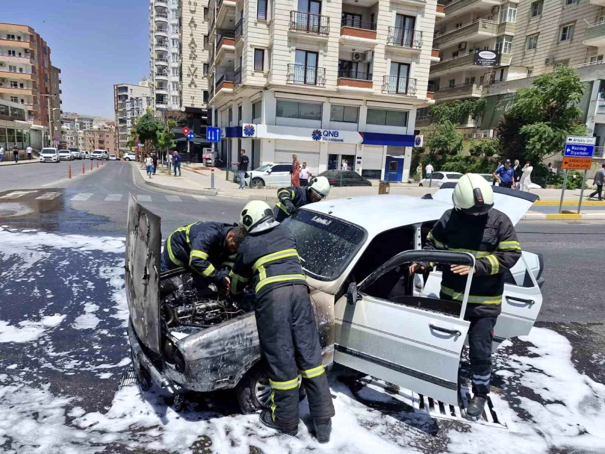 Mardin'de Otomobil Yanarak Kullanılamaz Hale Geldi