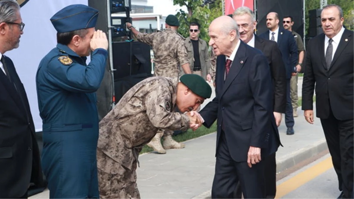 MHP'den '"el öpme" eleştirilerine zehir zemberek sözler: CHP'ye yakışan bir tavır